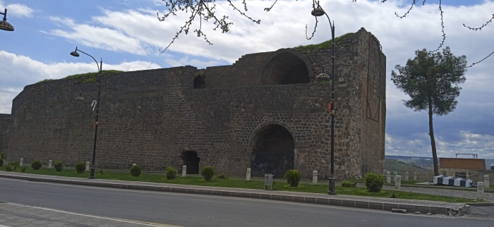 Svastika Gamalı Haçı Diyarbakır Surlarında